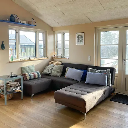 Casa de Férias Charming Two-story Summer House Near *