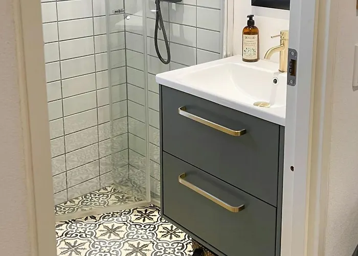 Charming Two-story Summer House Near Hébergement de vacances Grenå