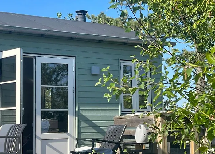 Сasa de vacaciones Charming Two-story Summer House Near *