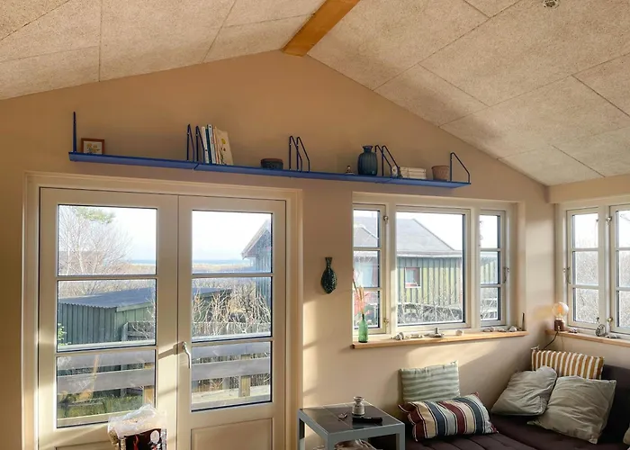 Сasa de vacaciones Charming Two-story Summer House Near *