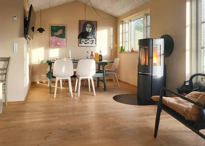 Hébergement de vacances Charming Two-story Summer House Near