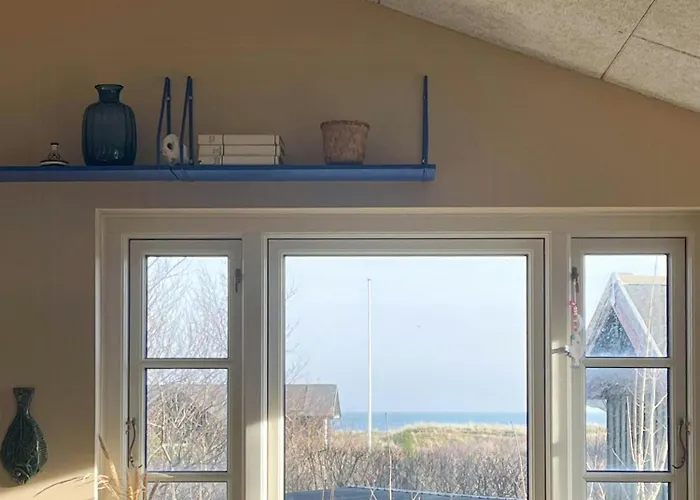 Hébergement de vacances Charming Two-story Summer House Near *